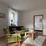 Rebennest In Historischen Gebaeude Aus 1840