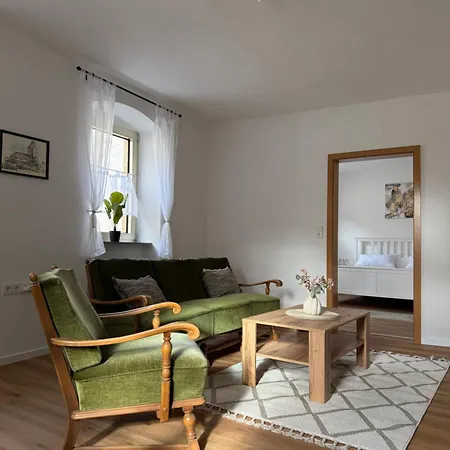 Rebennest In Historischen Gebaeude Aus 1840