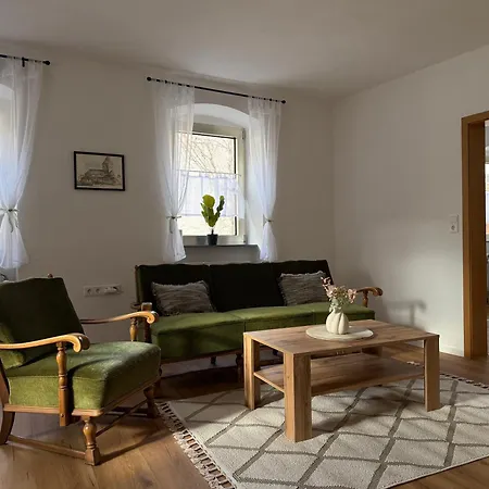 Rebennest In Historischen Gebaeude Aus 1840 Apartament