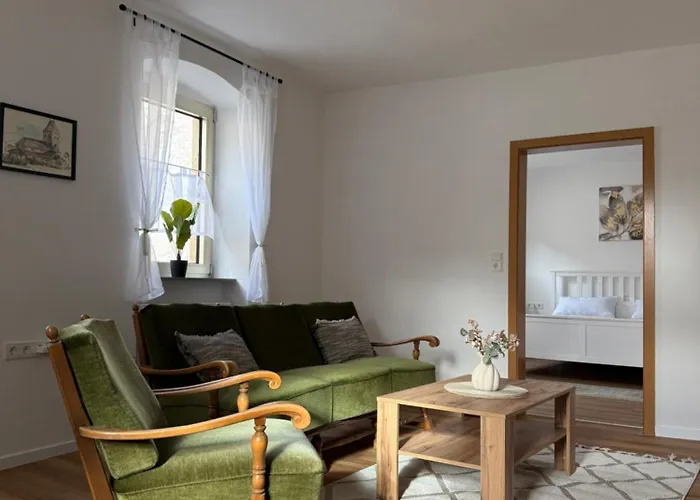 Rebennest In Historischen Gebaeude Aus 1840